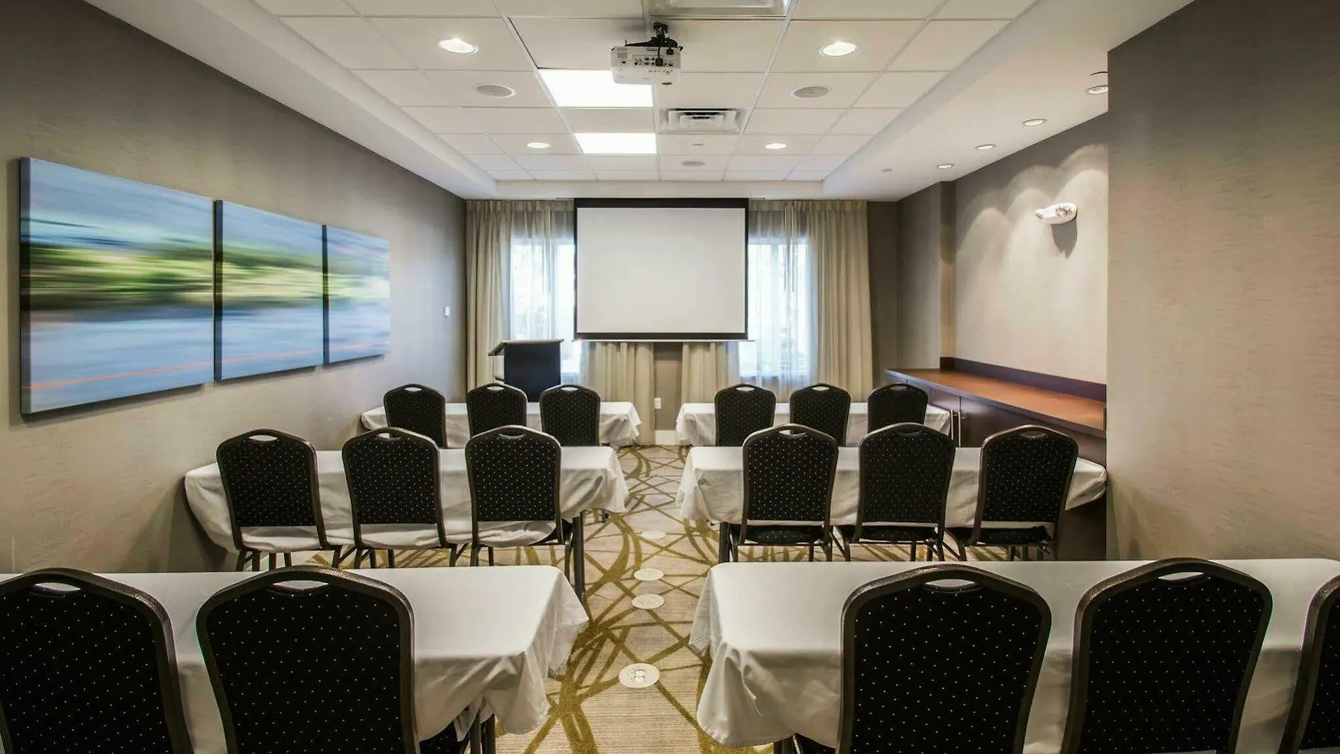 Comfort Miami Airport North Hotel 3*