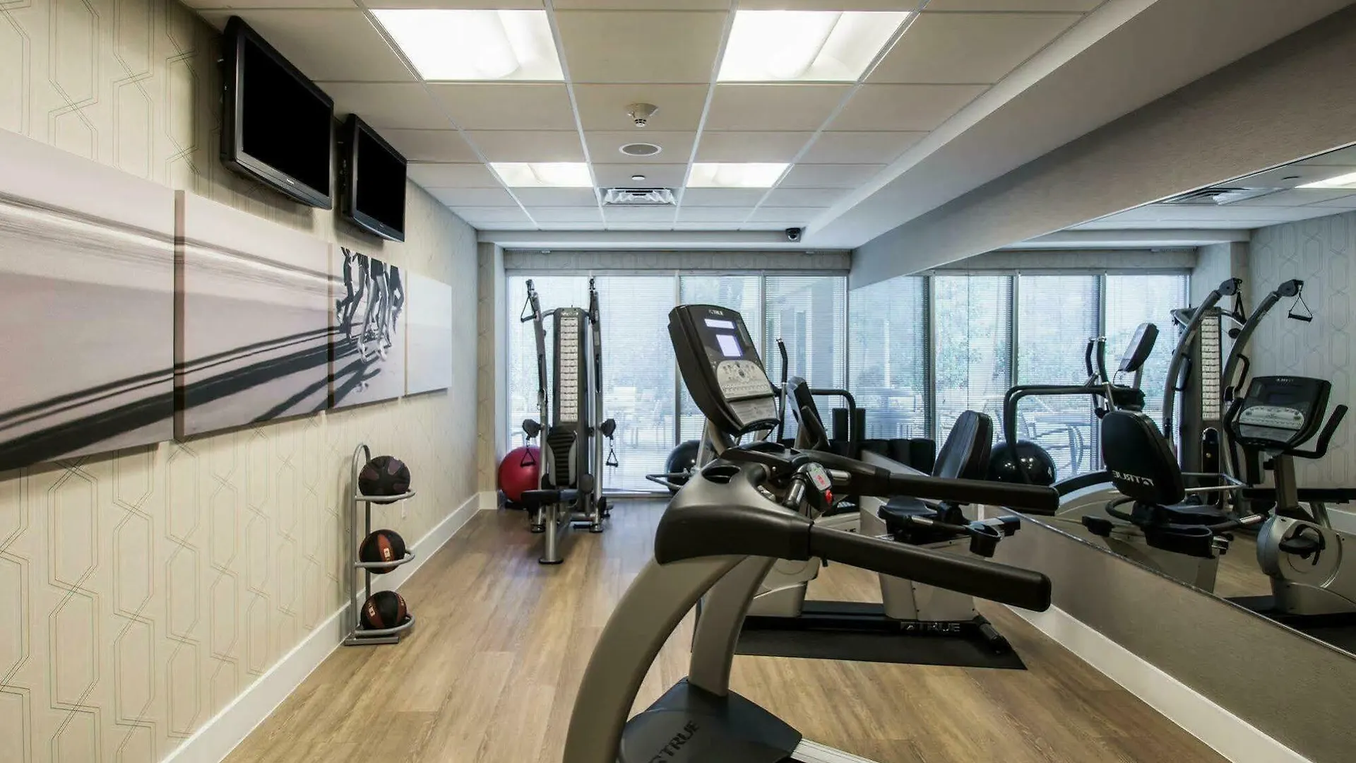 Comfort Miami Airport North Hotel 3*