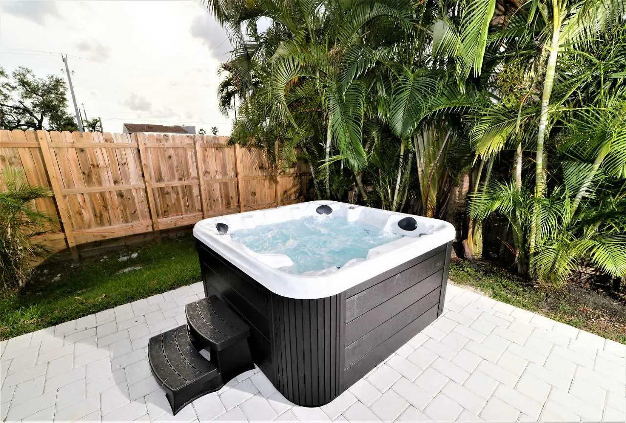 Casa Ria Luxury House & Private Pool Near Aventura Mall Villa *