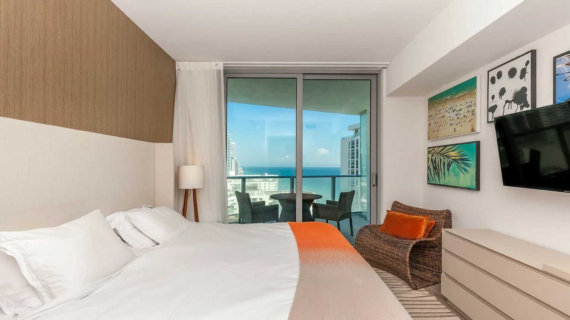2/2 Hyde 1704 Miami