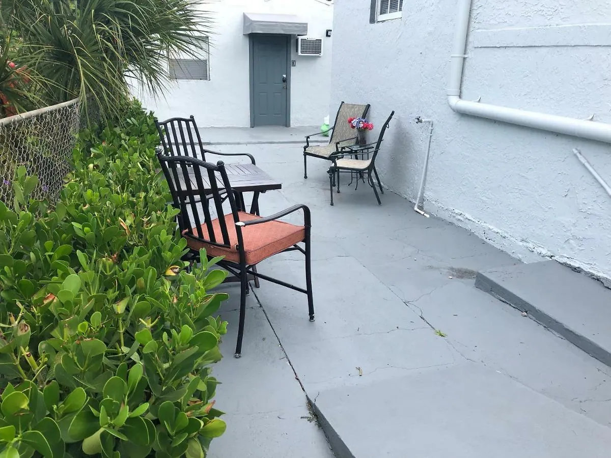 Close To Everything * Miami