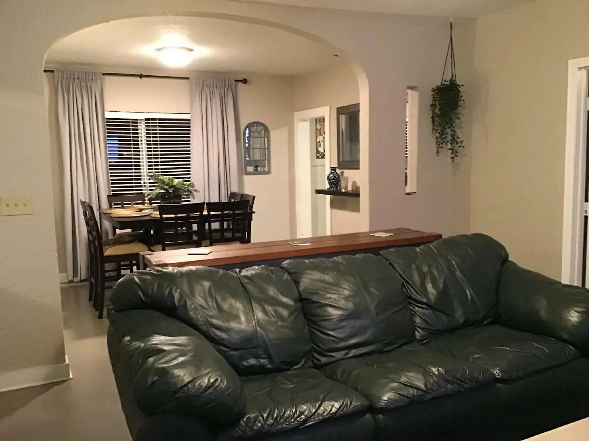 Modern 3/1 House Close To Beaches And Midtown Dom wakacyjny