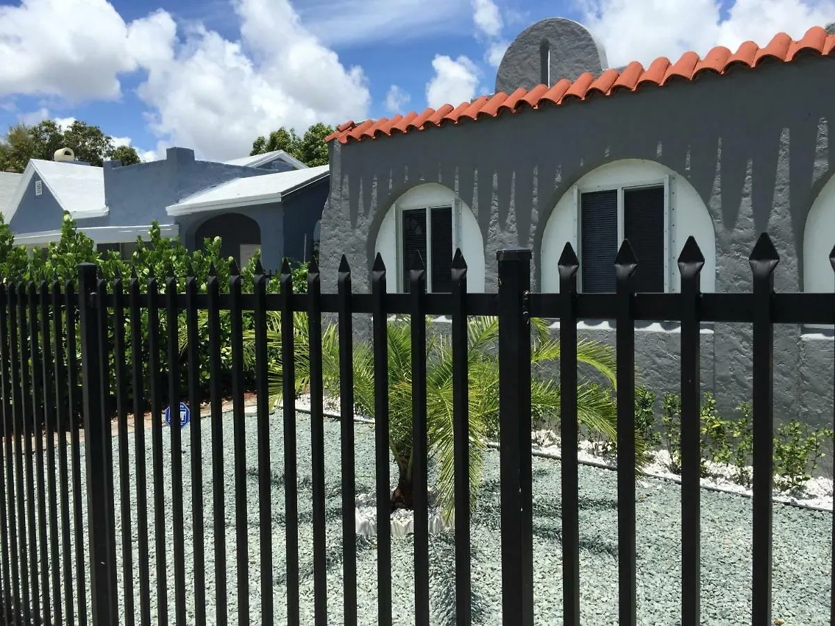 Modern 3/1 House Close To Beaches And Midtown Miami