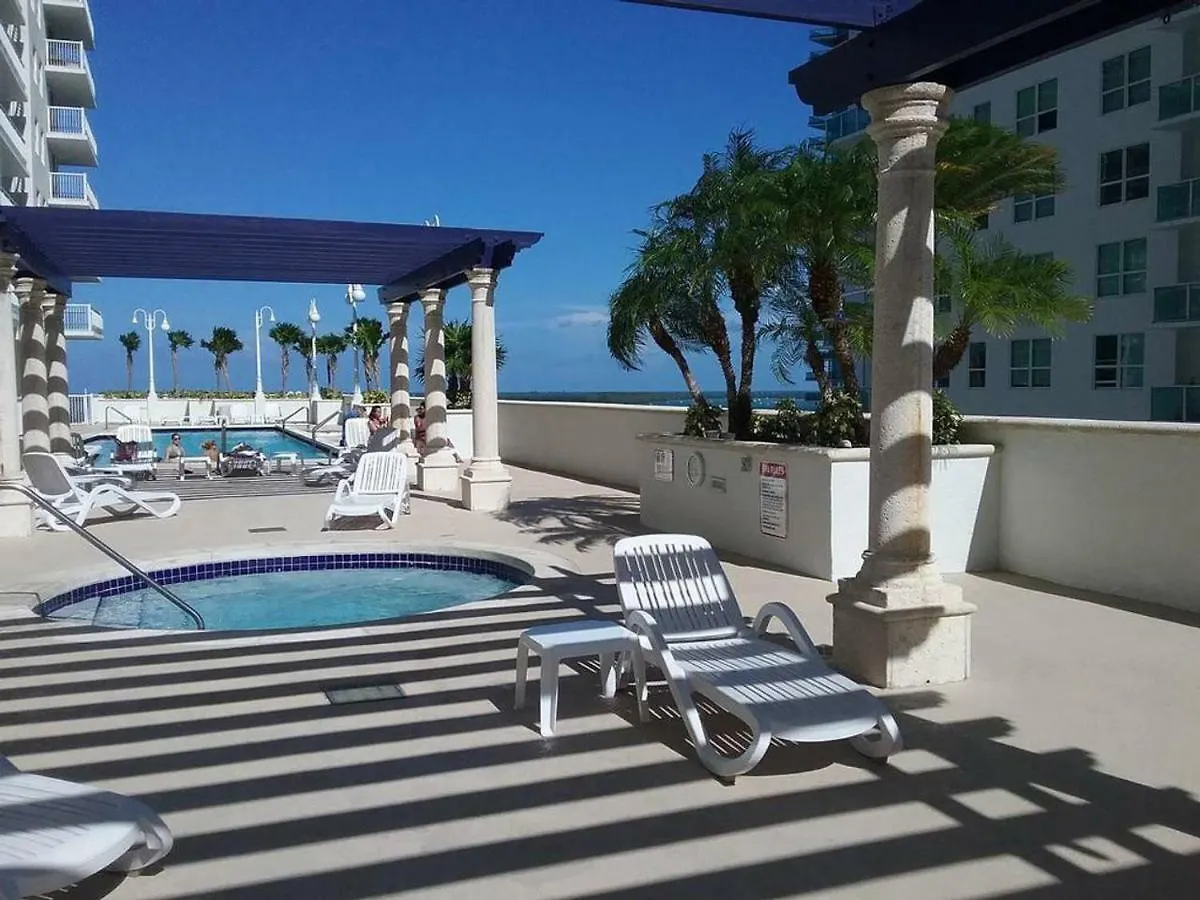 Apartment Centric Modern, Stylish Brickell / + Free Parking *
