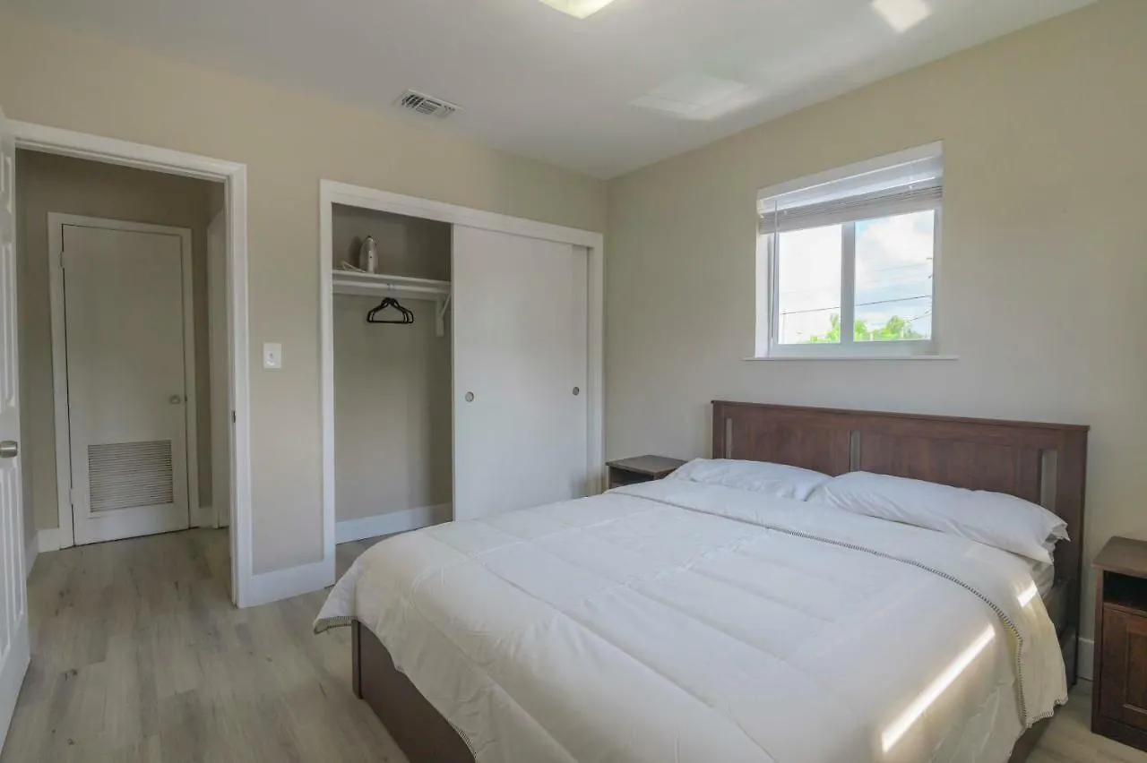 Contemporary 2br In Midtown-wynwood Apartment *