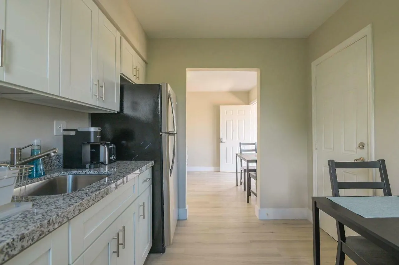Contemporary 2br In Midtown-wynwood *