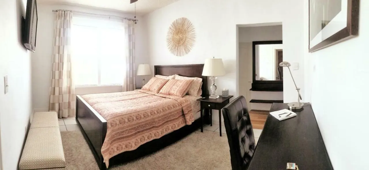 Guest house A Peaceful In Miami