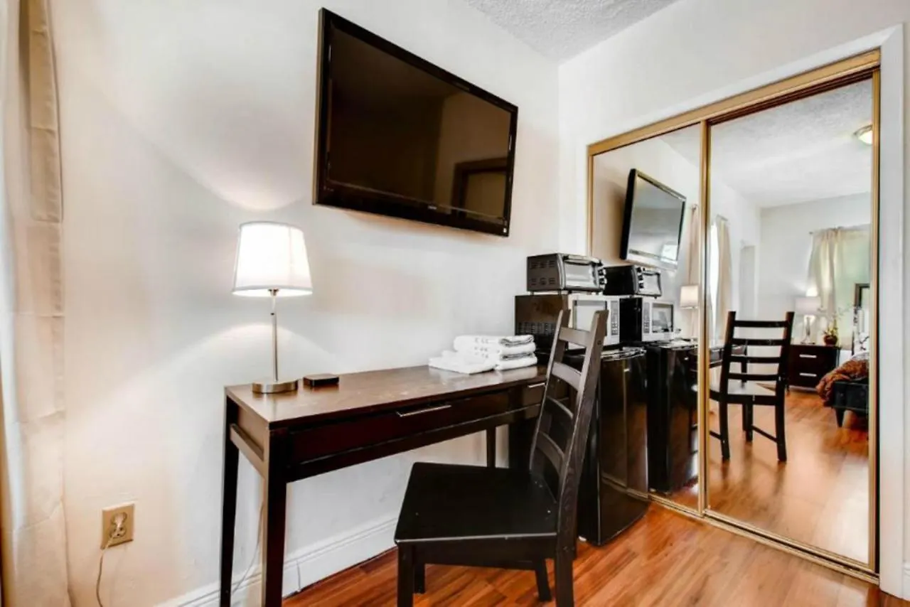 Self Check-in Suites Near Coral Gables Gasthuis *