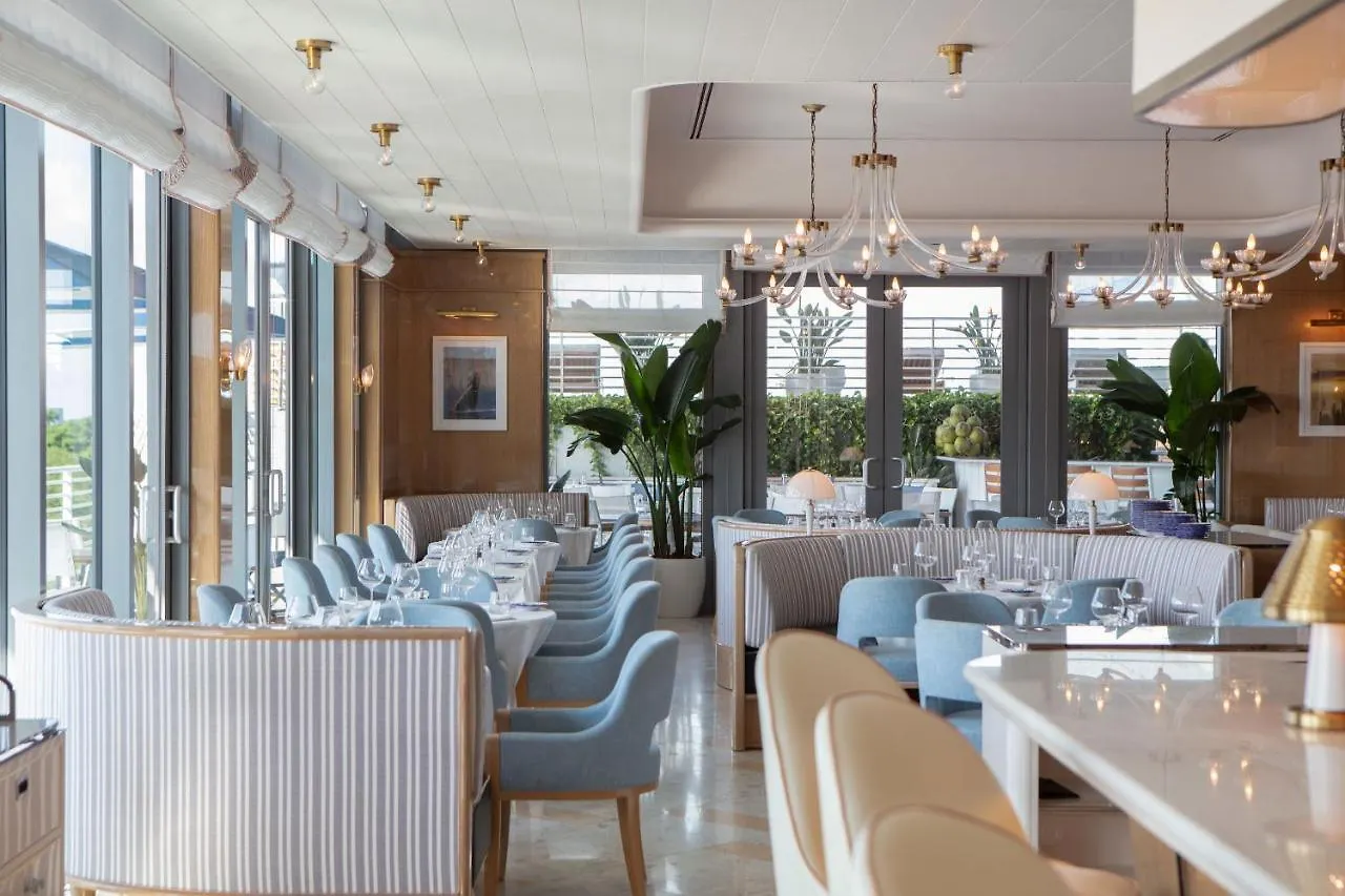 Mr. C - Coconut Grove Hotel 5*