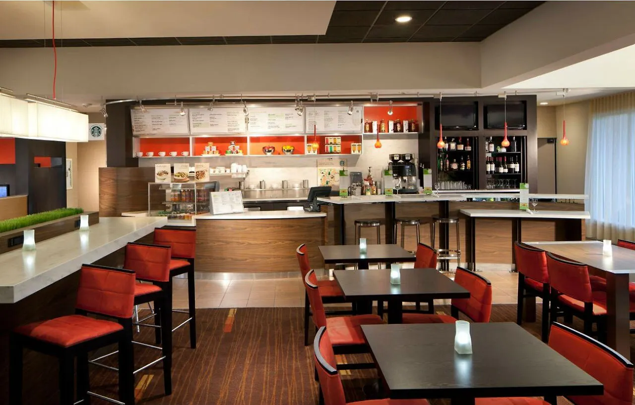 Courtyard Airport West Doral Hotel 3*