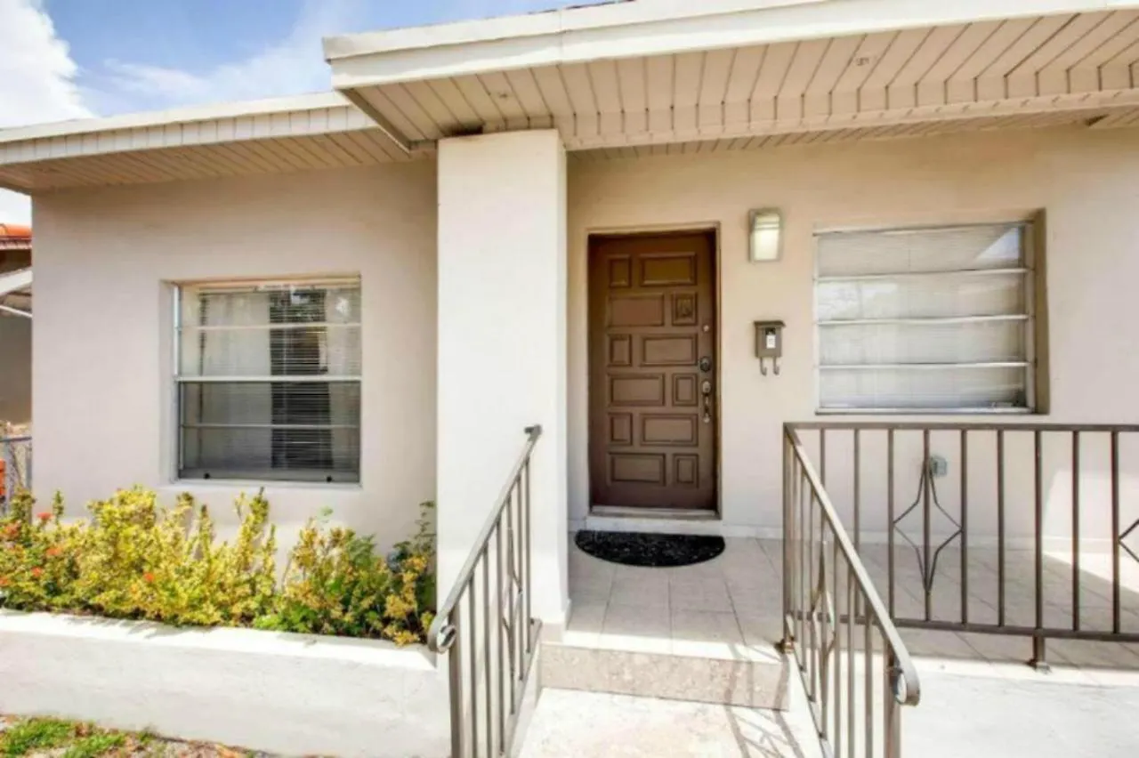 Self Check-in Suites Near Coral Gables Gasthuis *