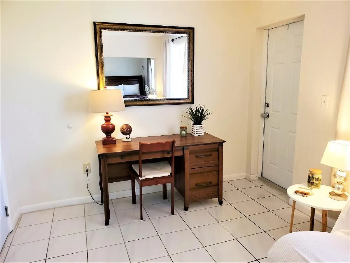 Self Check-in Suites Near Coral Gables Gasthuis Miami