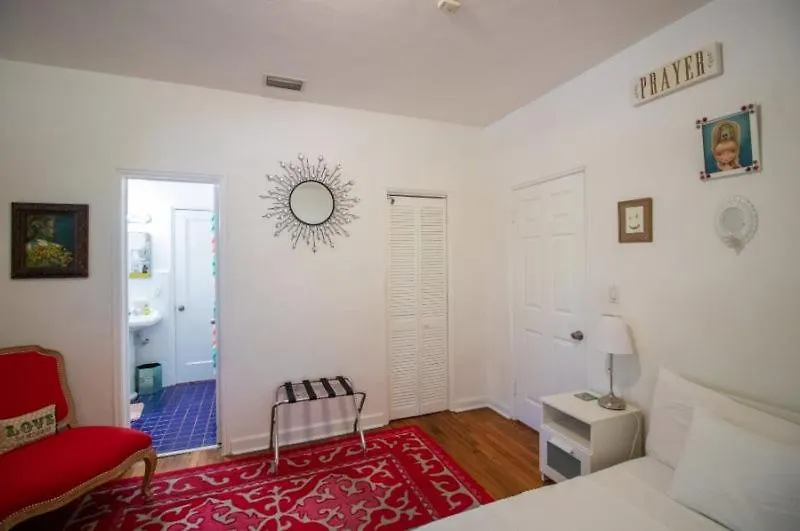 Mid Town Hippie House By The Bay * Miami