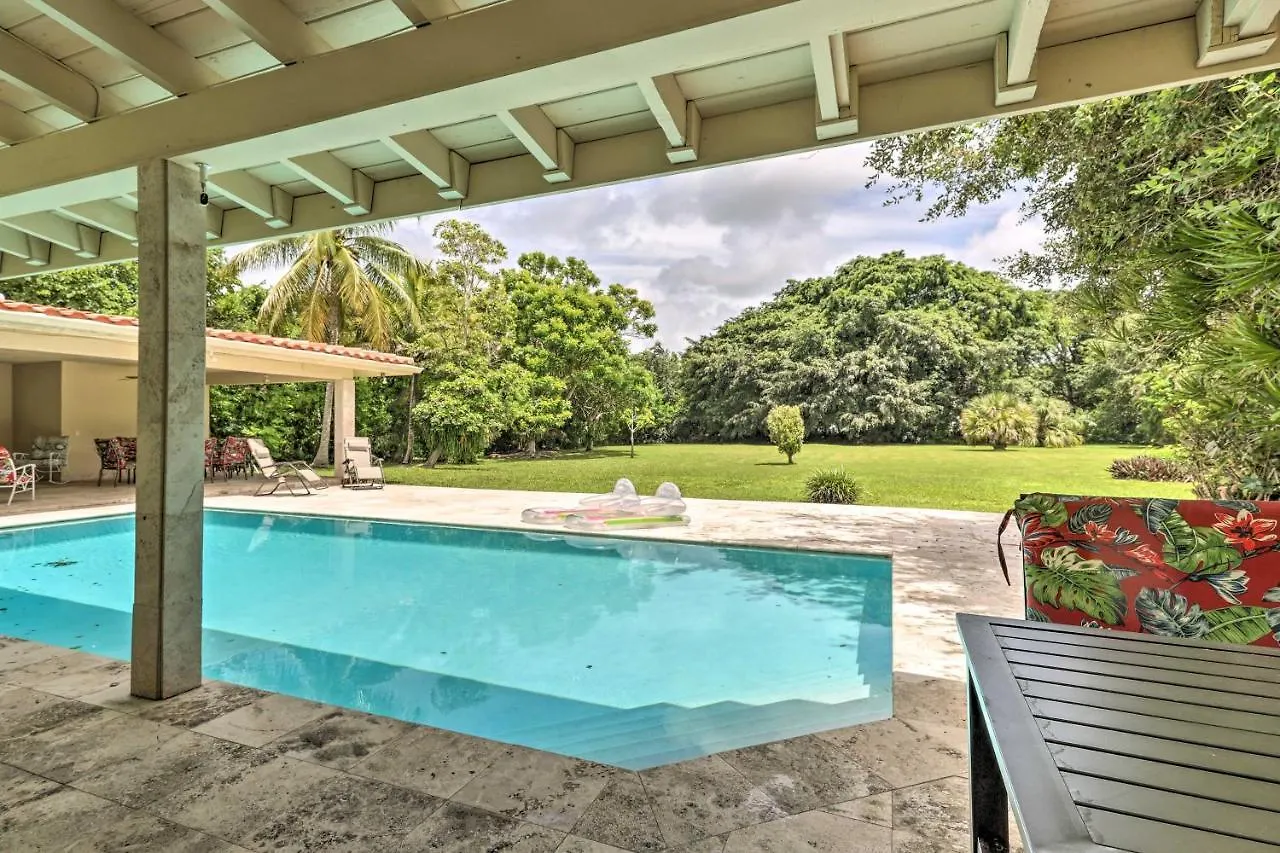 With Pool In Upscale Pinecrest Village בית נופש *