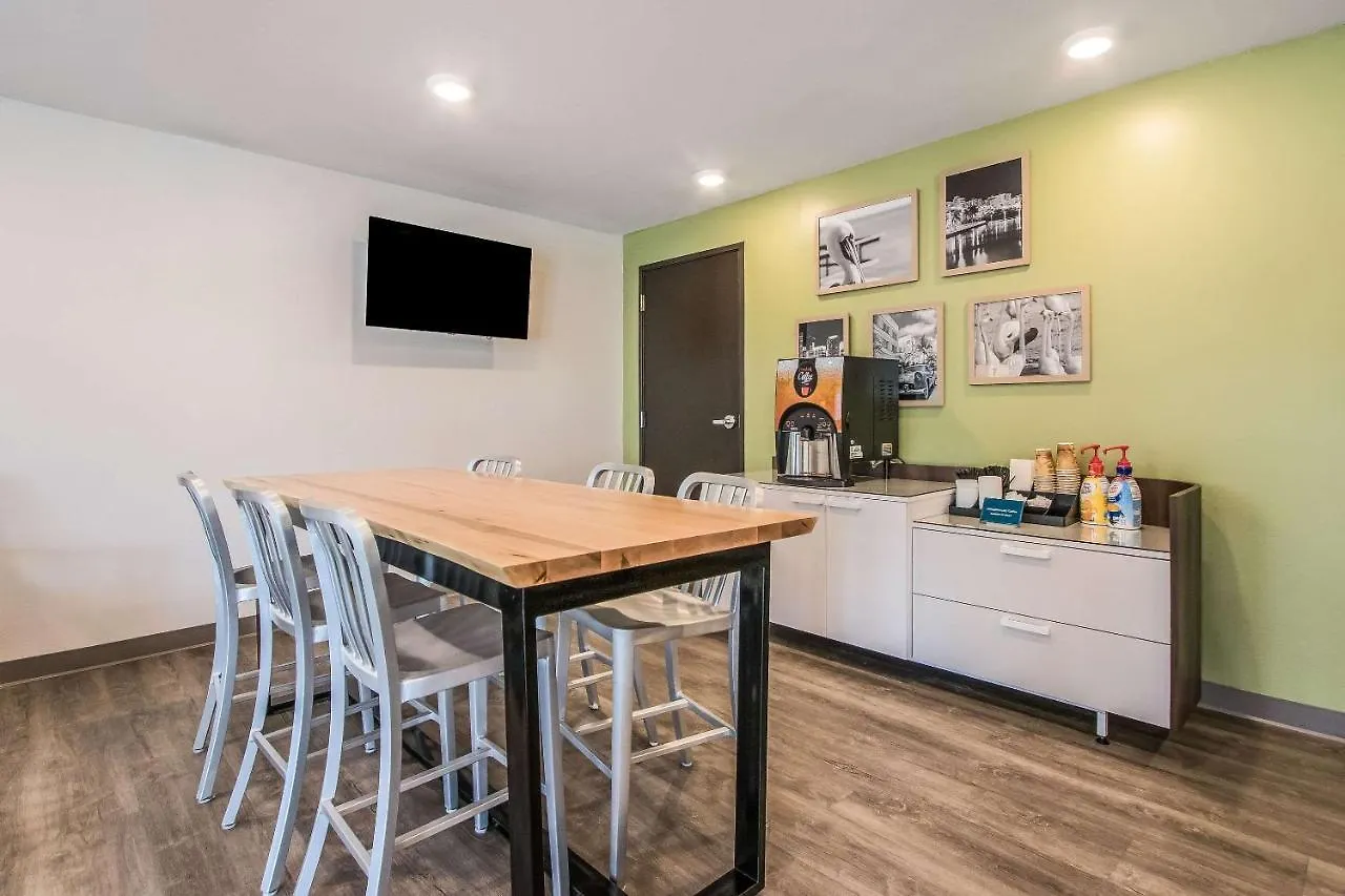 Woodspring Miami Airport 3*