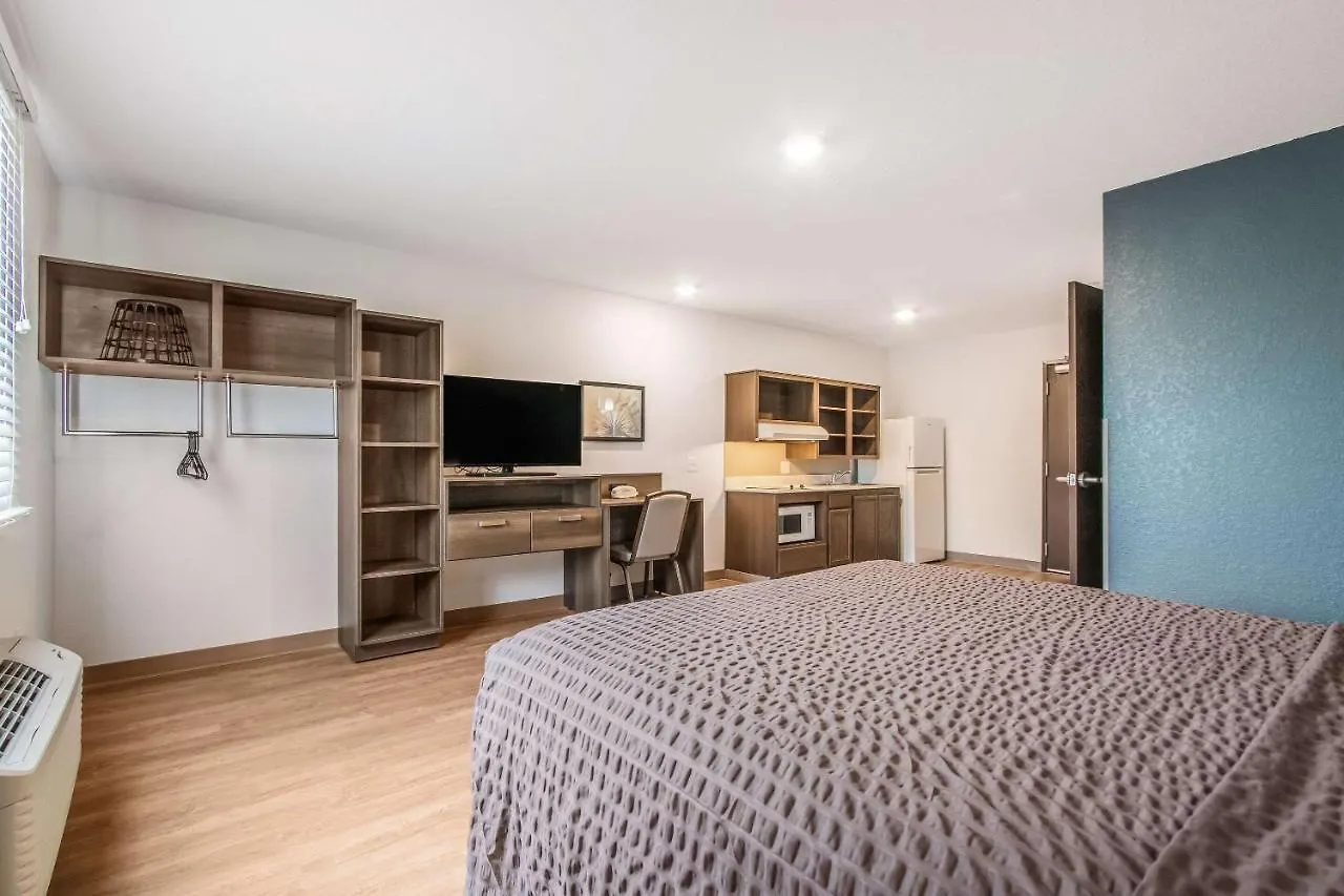 Hotel Woodspring Miami Airport 3*
