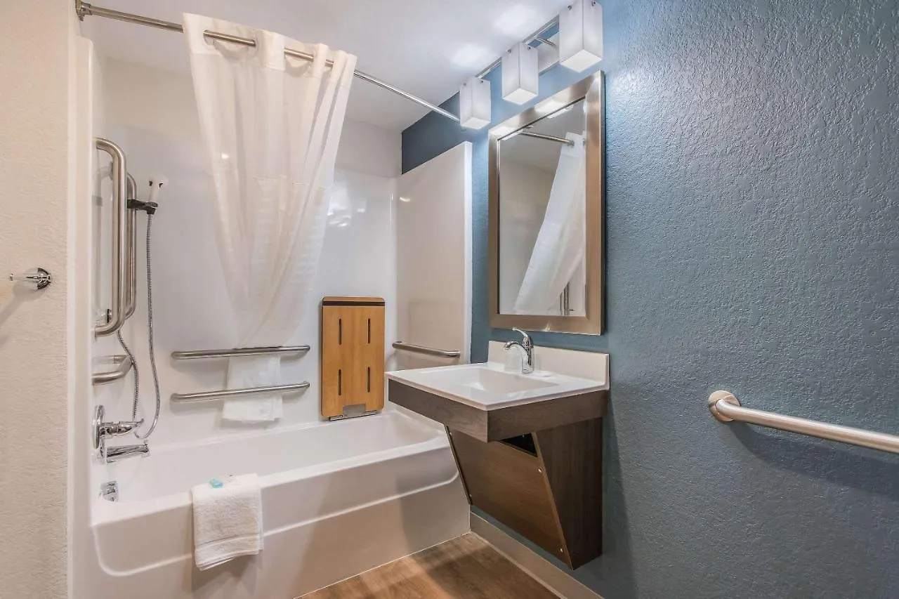 Woodspring Miami Airport 3*