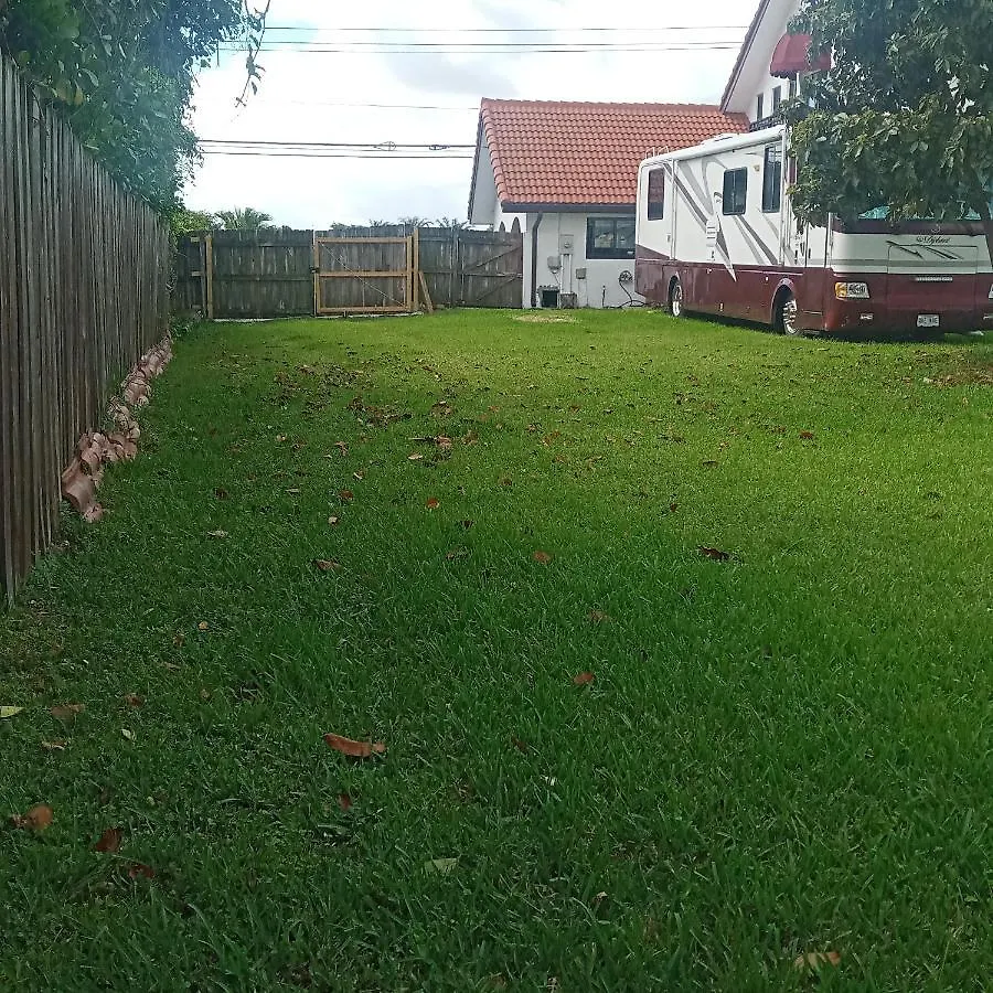 Kamp alanı Remodeled And Comfortable Rv - Free Parking Miami