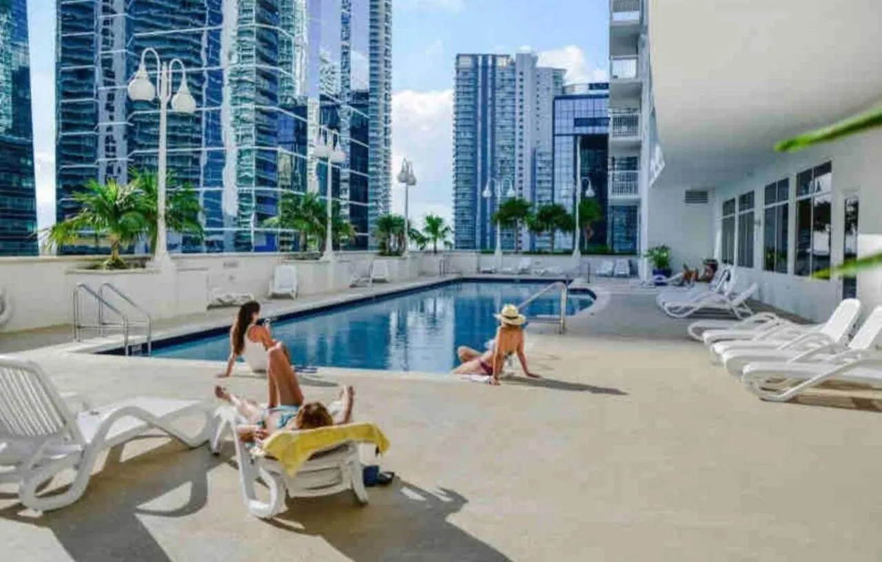Luxurious 1br High Rise Brickell-free Parking Aparthotel