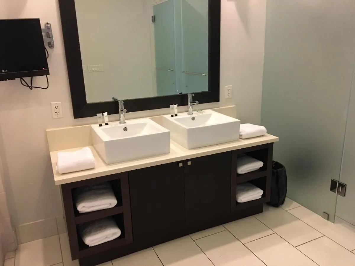 2-story 3 Bed 4 Bath At Provident At The Blue Miami Doral