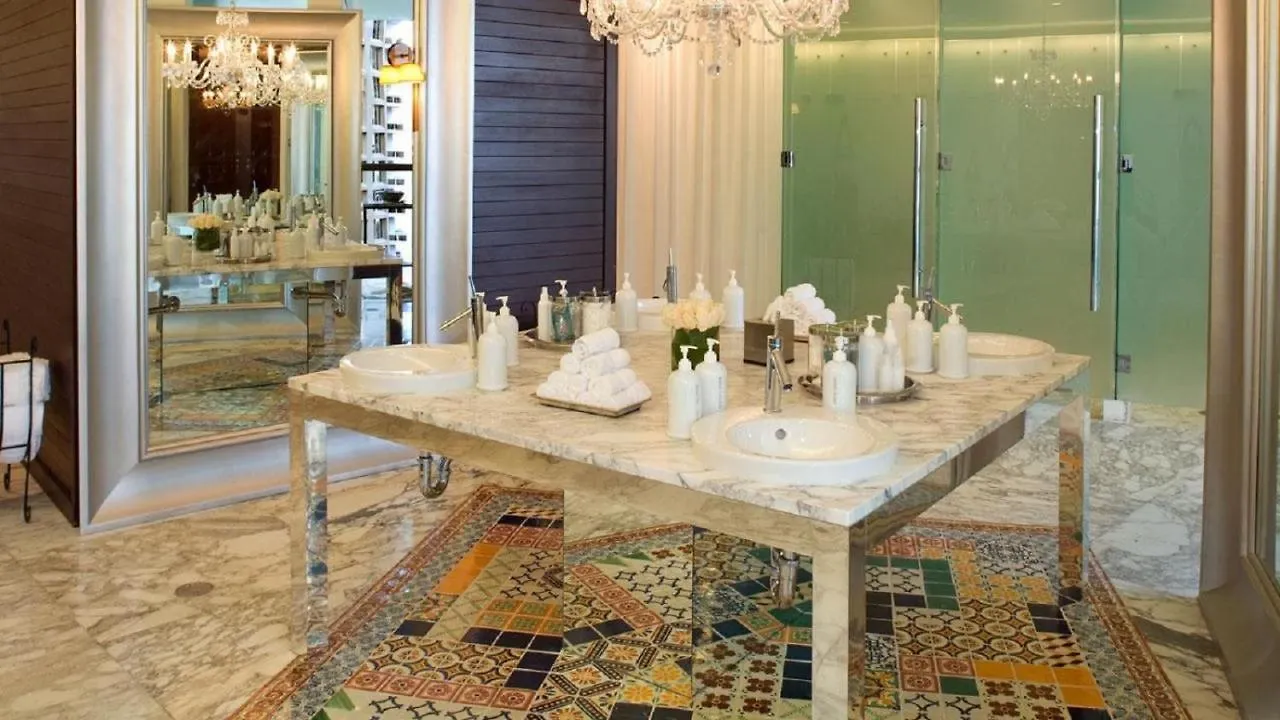 Iconic Luxurious High Ceilings Unit Brickell W * מיאמי