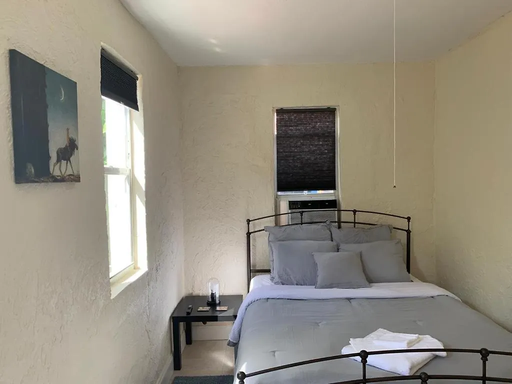 Cozy House 2 - Cute Private - Close To Airport & Free Parking Homestay *