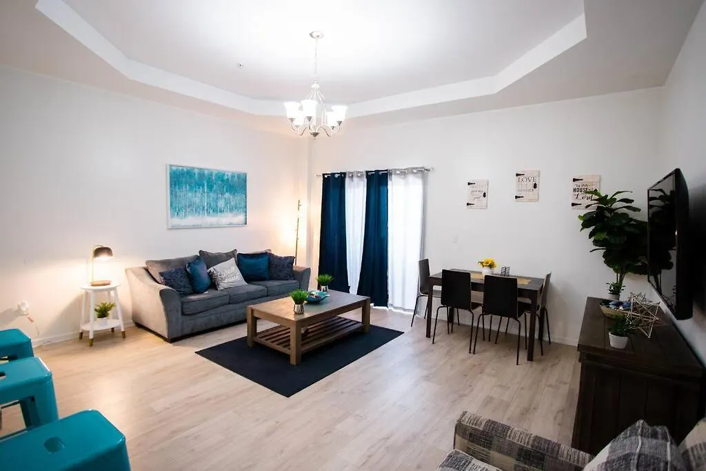 2/2.5 Apartment,7 Mins Airport, 20 Min Beach דירה