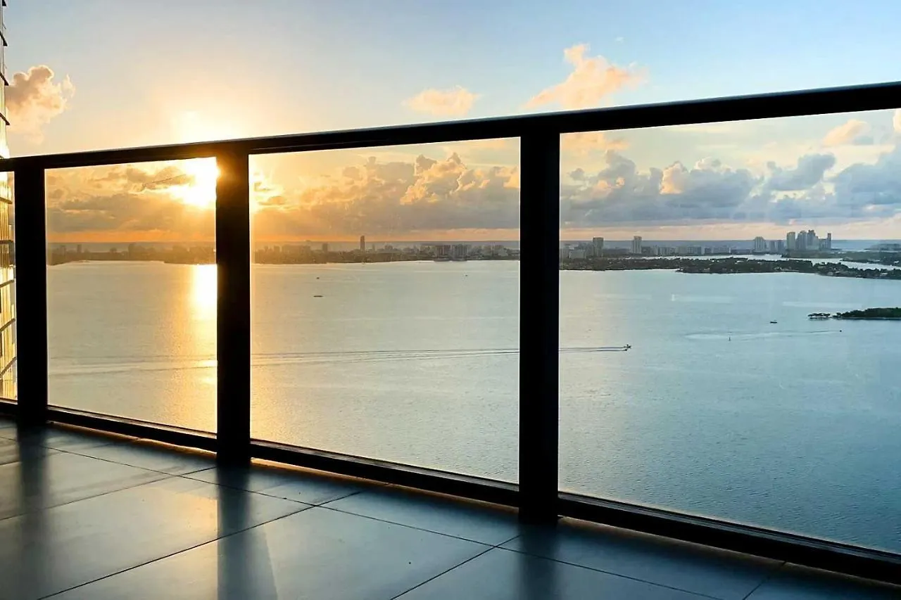 Luxe With Community Pool And Hot Tub! Miami