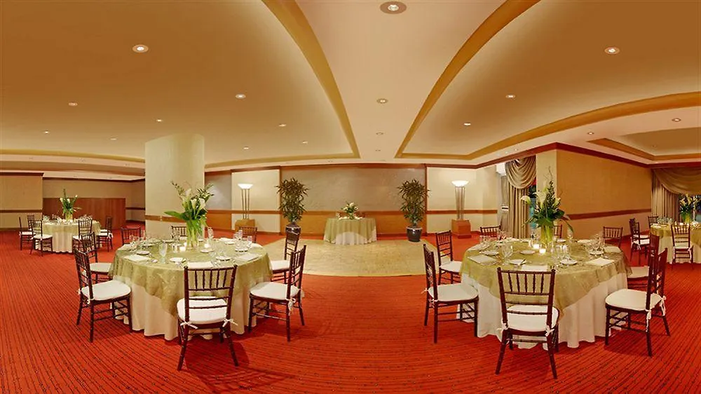 Pullman Airport Hotel