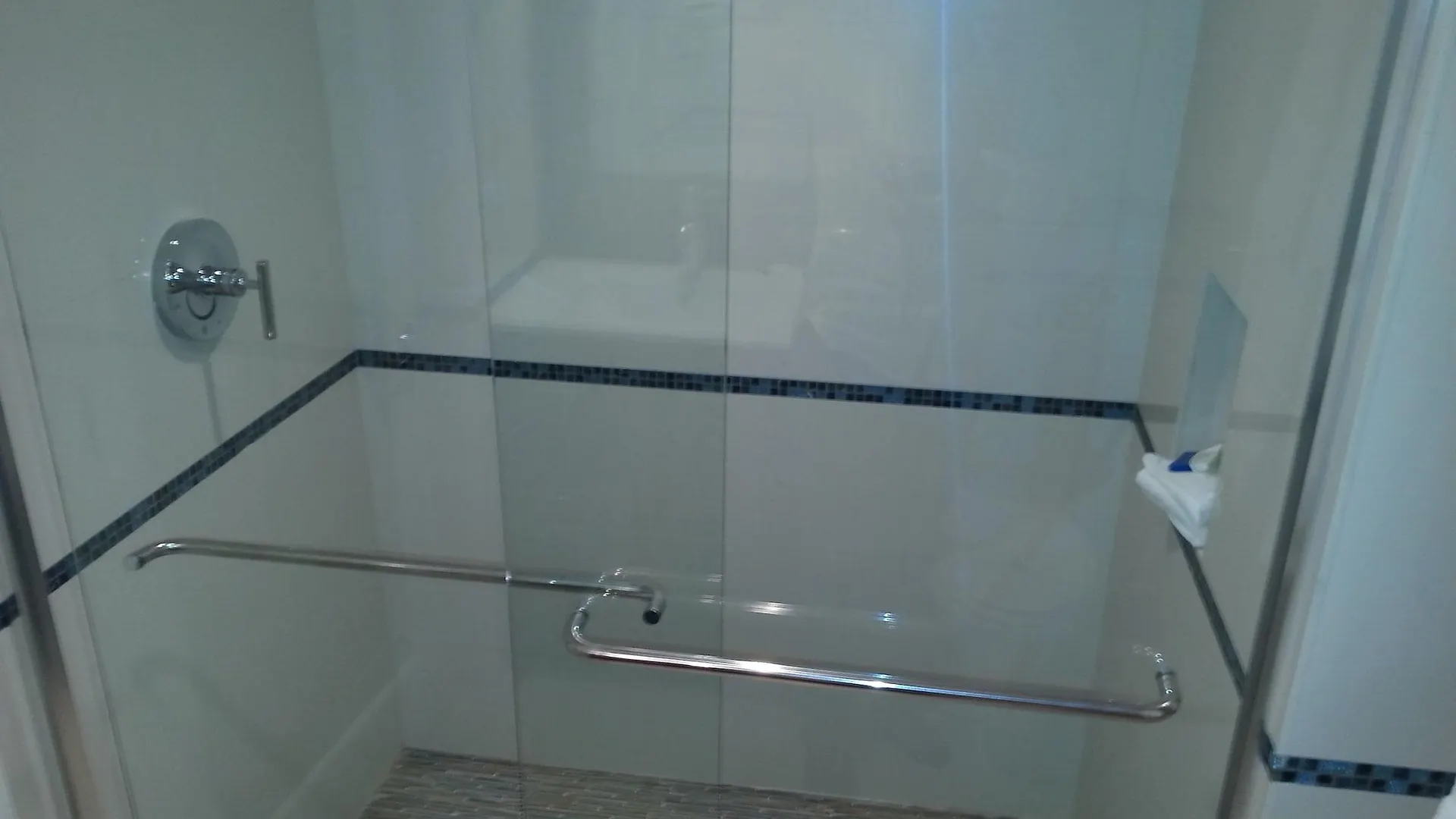 Chateaubleau Hotel 2*