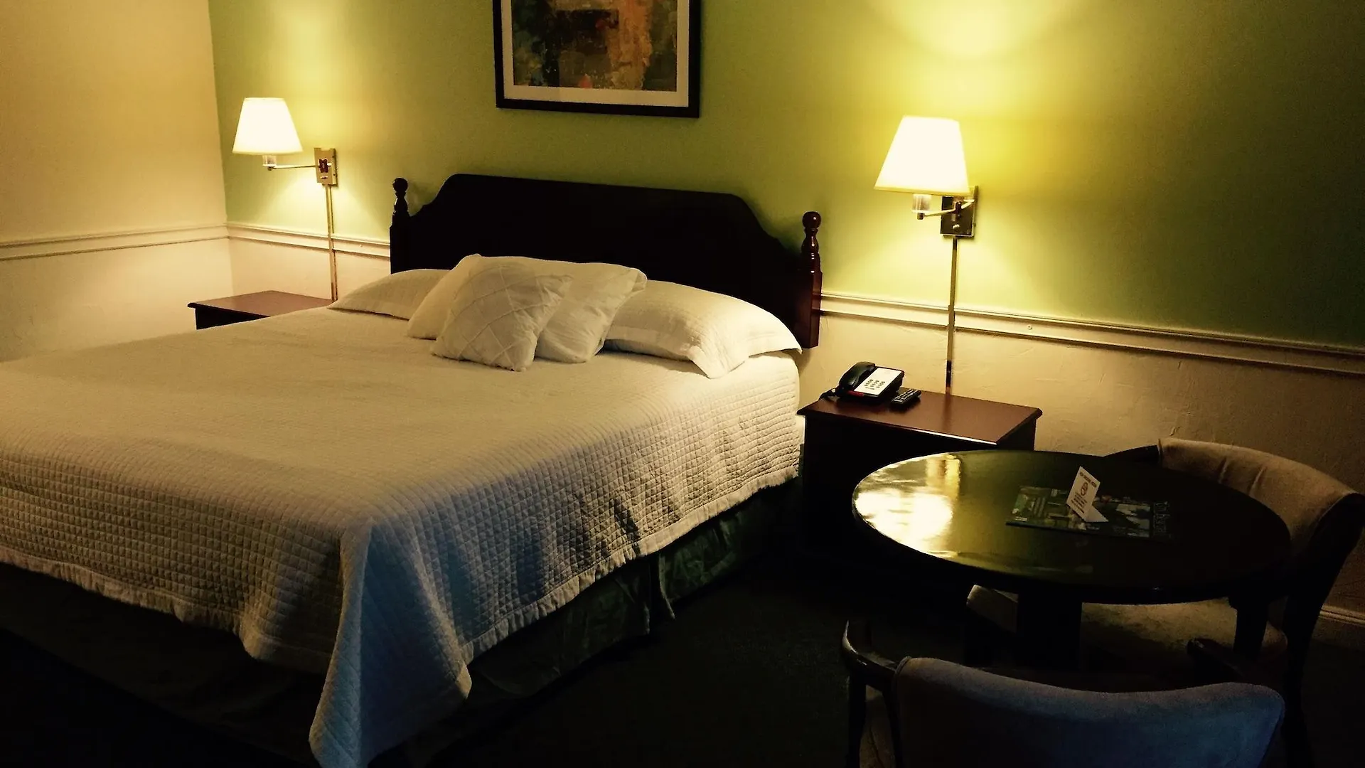 Chateaubleau Hotel