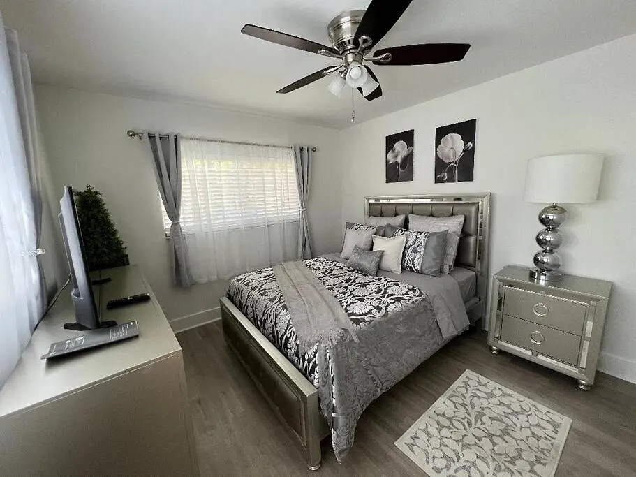 Luxurious And Cozy Townhouse 3 Bedrooms 2.5 Bath Vila