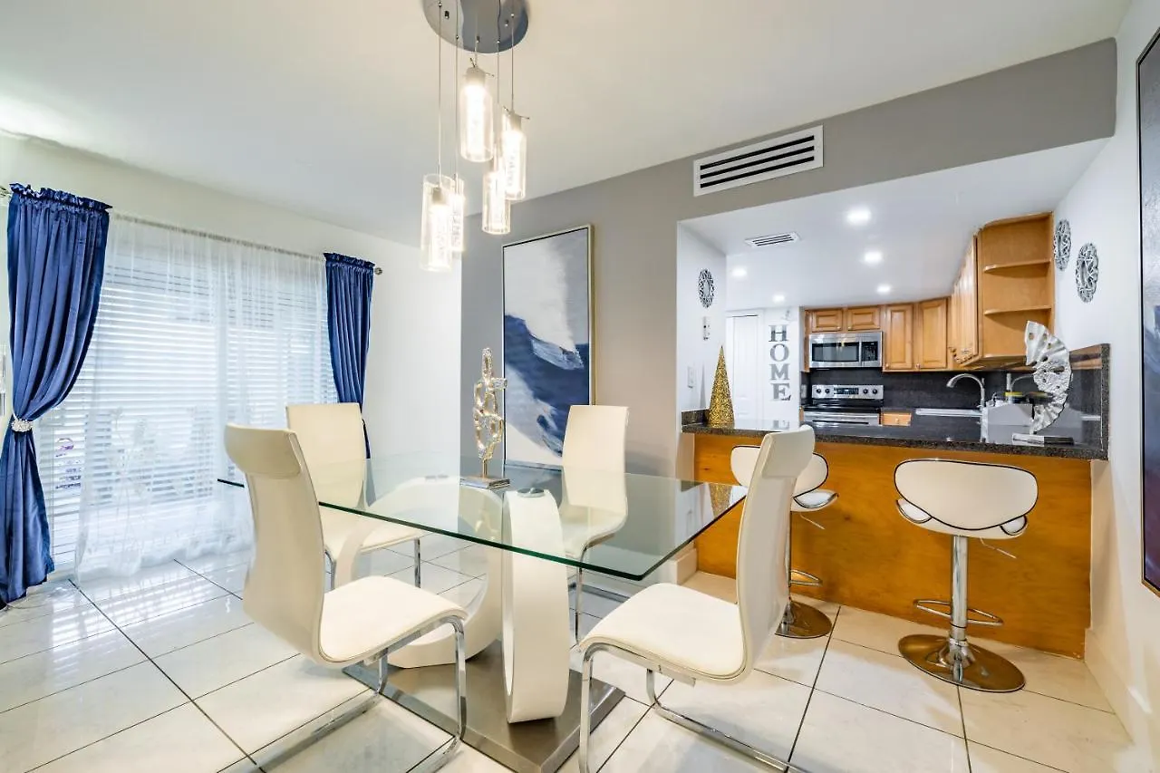 Luxurious And Cozy Townhouse 3 Bedrooms 2.5 Bath Vila