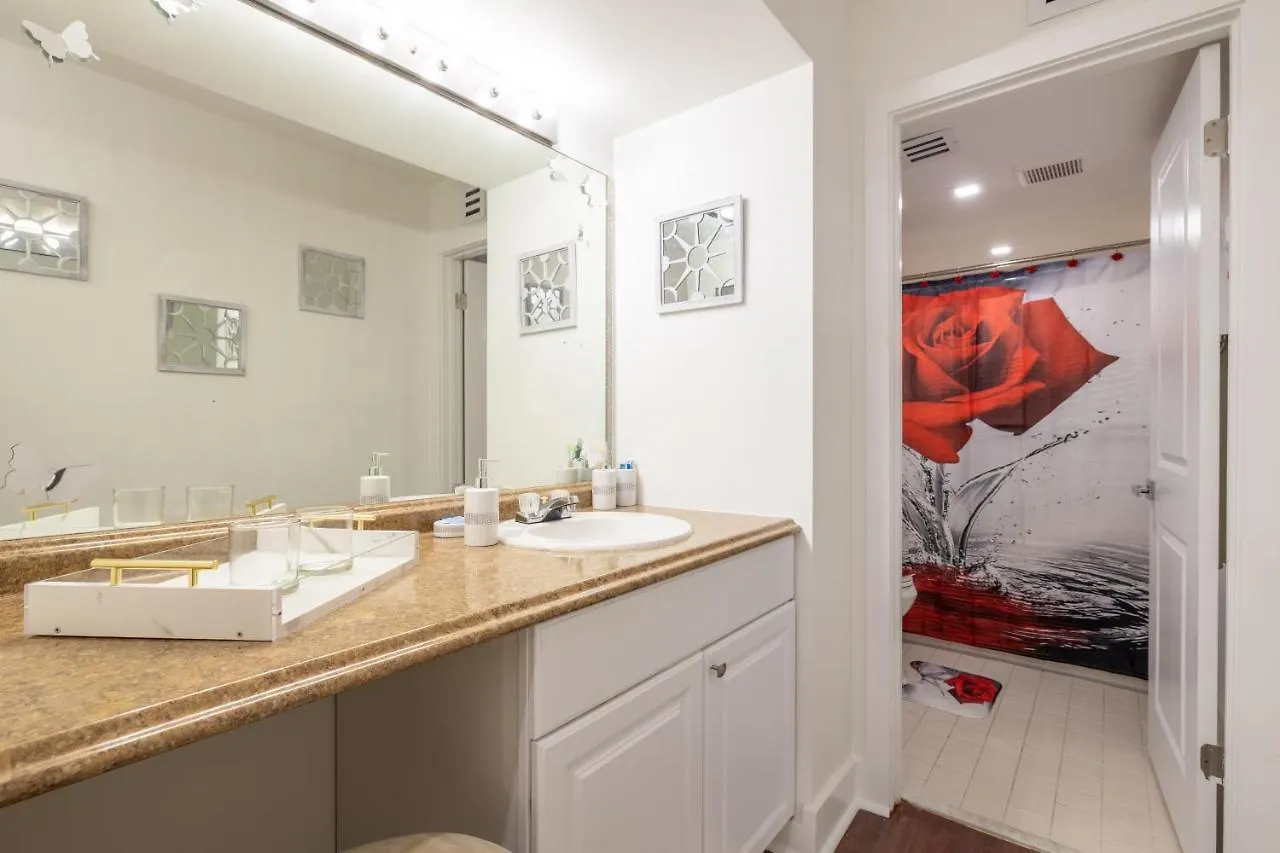Luxurious And Cozy Townhouse 3 Bedrooms 2.5 Bath Vila