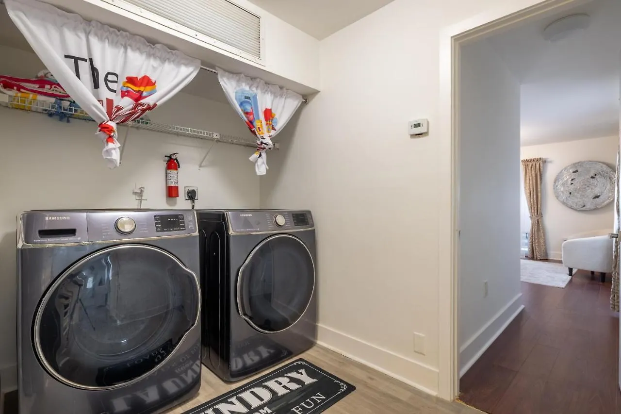 Luxurious And Cozy Townhouse 3 Bedrooms 2.5 Bath Vila