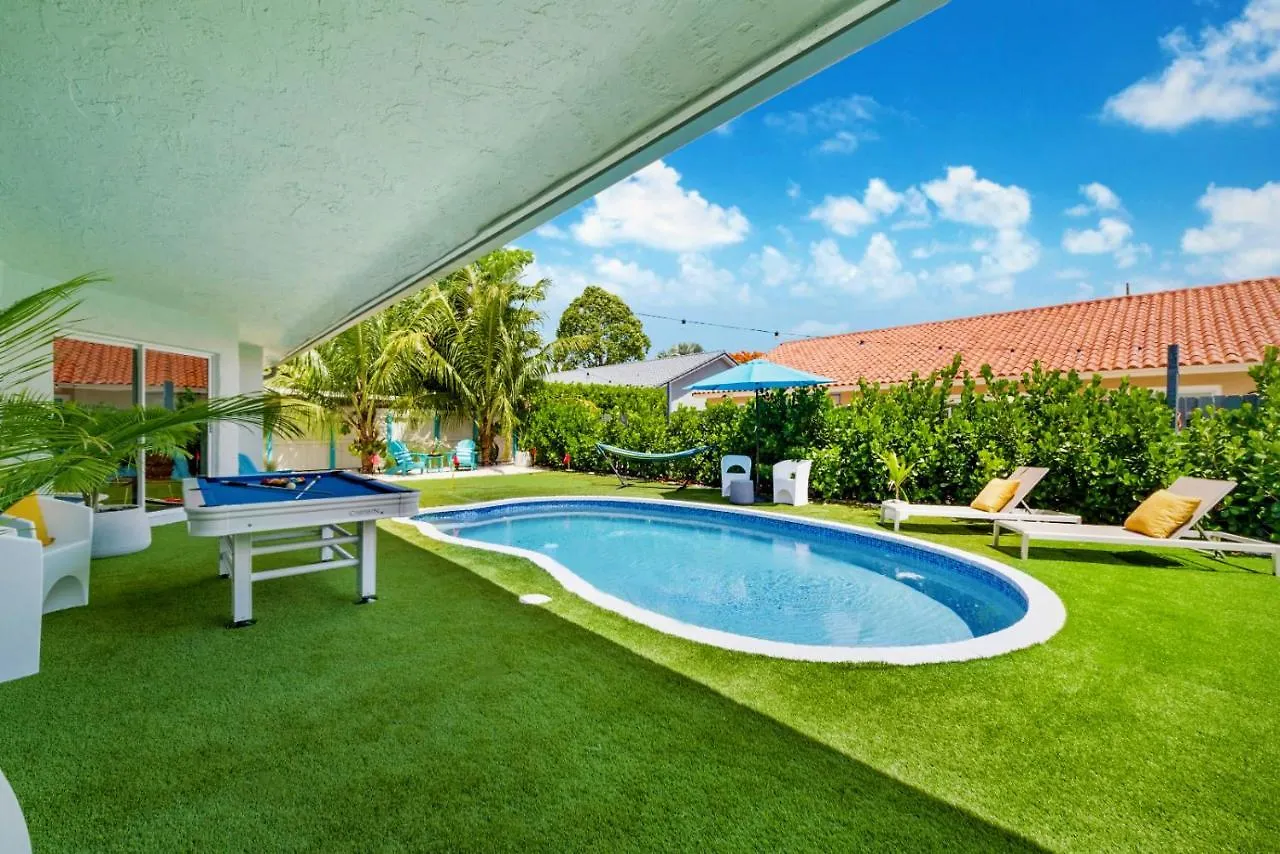 Breezy Oasis With Pooltable, Heated Pool, Golf & Gazeebo L29 Miami