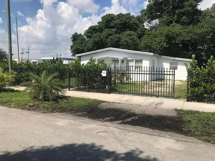 Bekahouse With Parking, Backyard And Laundry Séjour chez l'habitant *