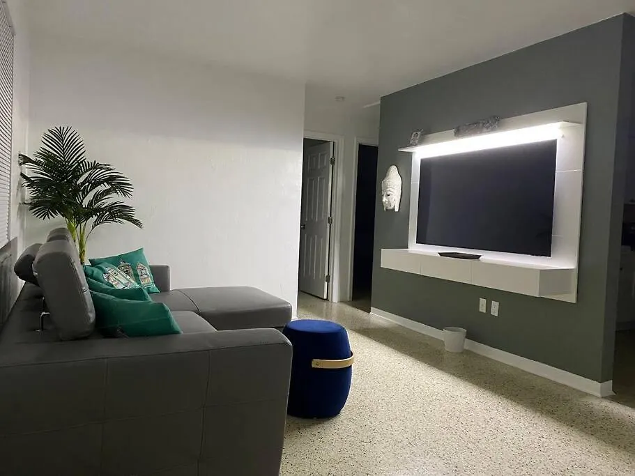 Stayover In 2br - 1bth - Free Parking * 迈阿密