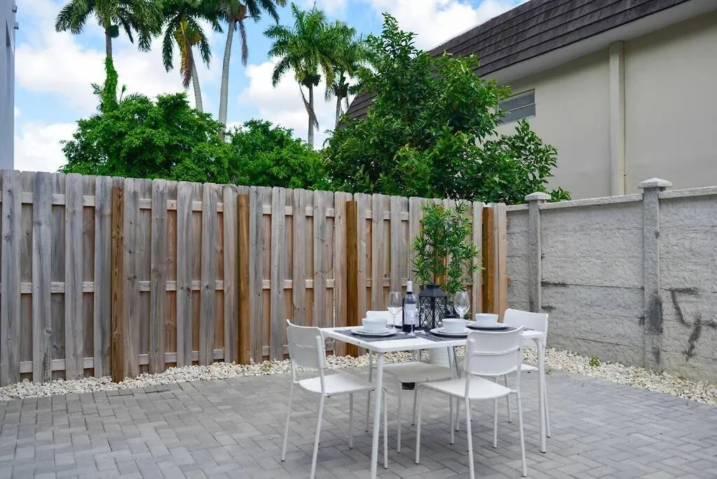 Awesome 3br Townhouse 15minutes From The Lejlighed Miami