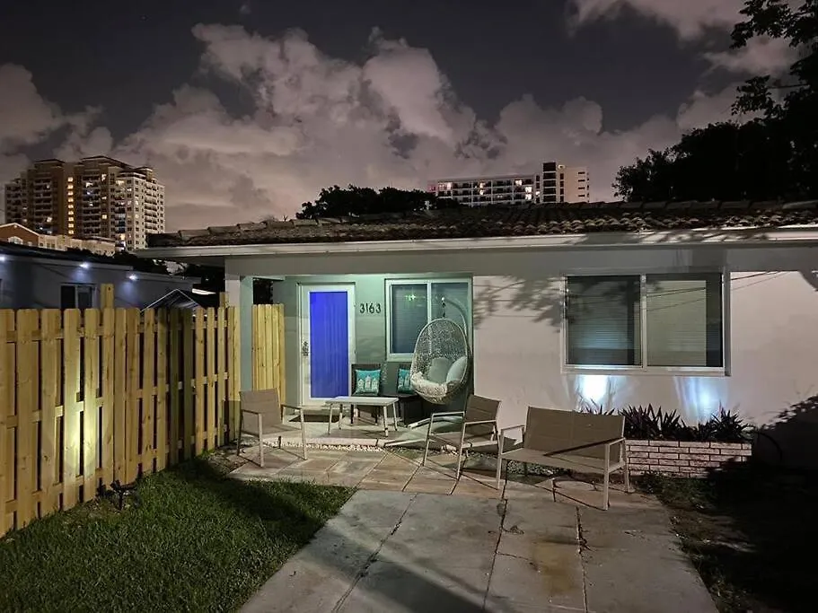 Stayover In 2br - 1bth - Free Parking 公寓 *