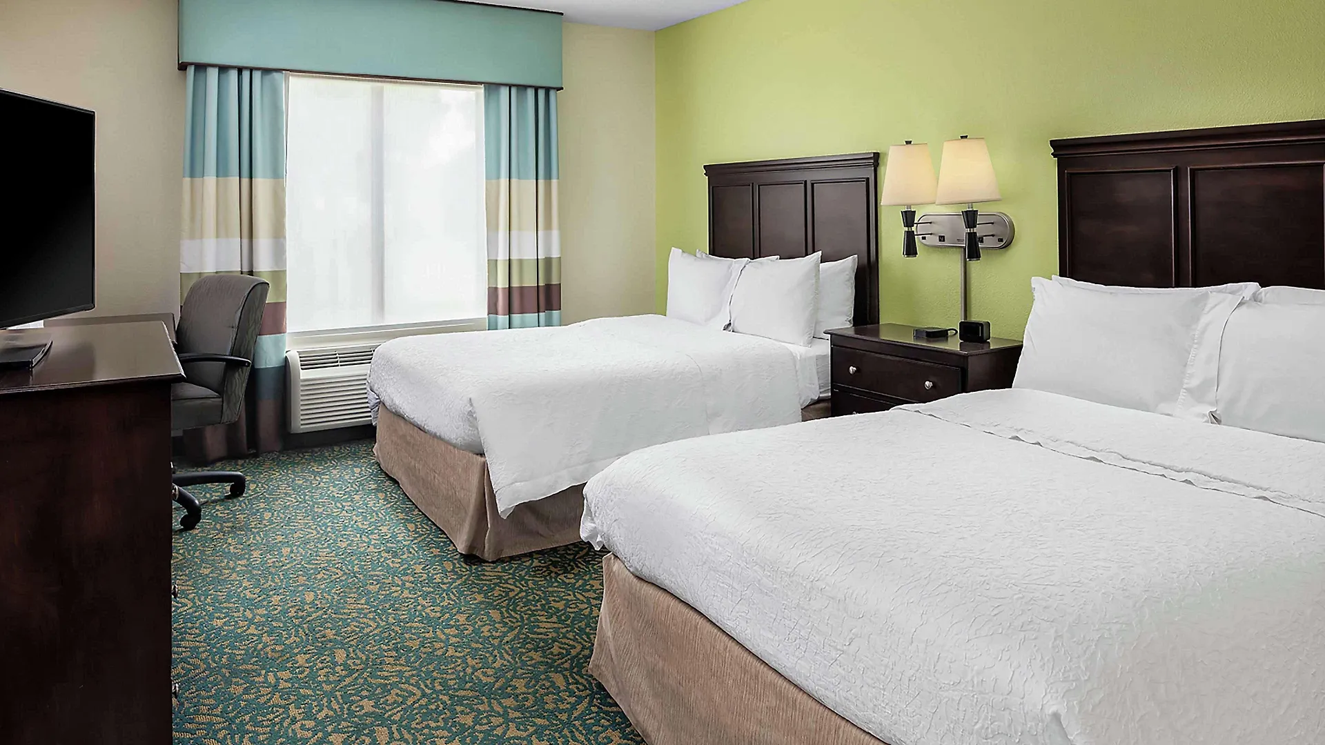 Hampton & Miami-doral Dolphin Mall Hotel 3*