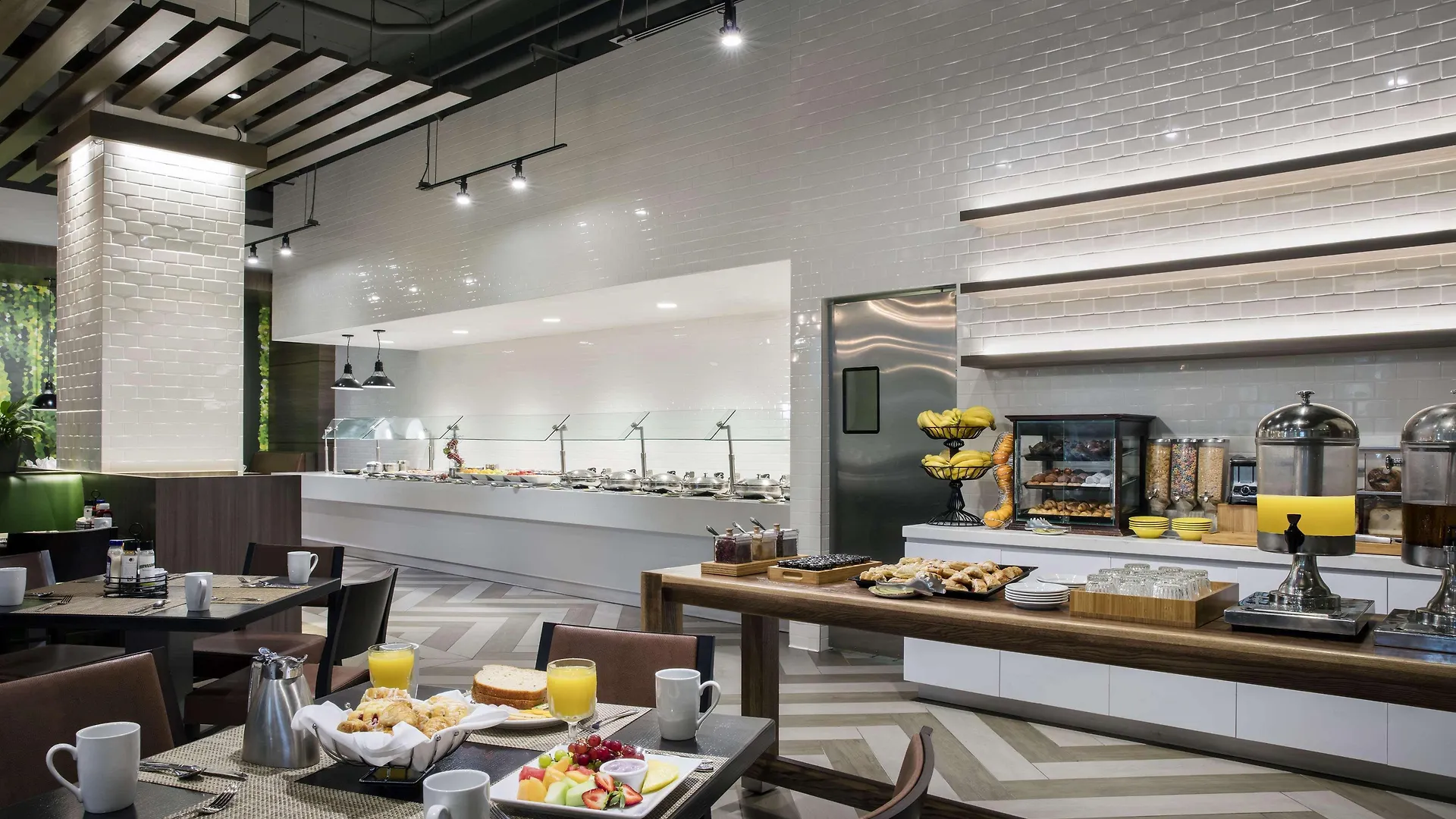 Doubletree By Hilton Airport & Convention Center