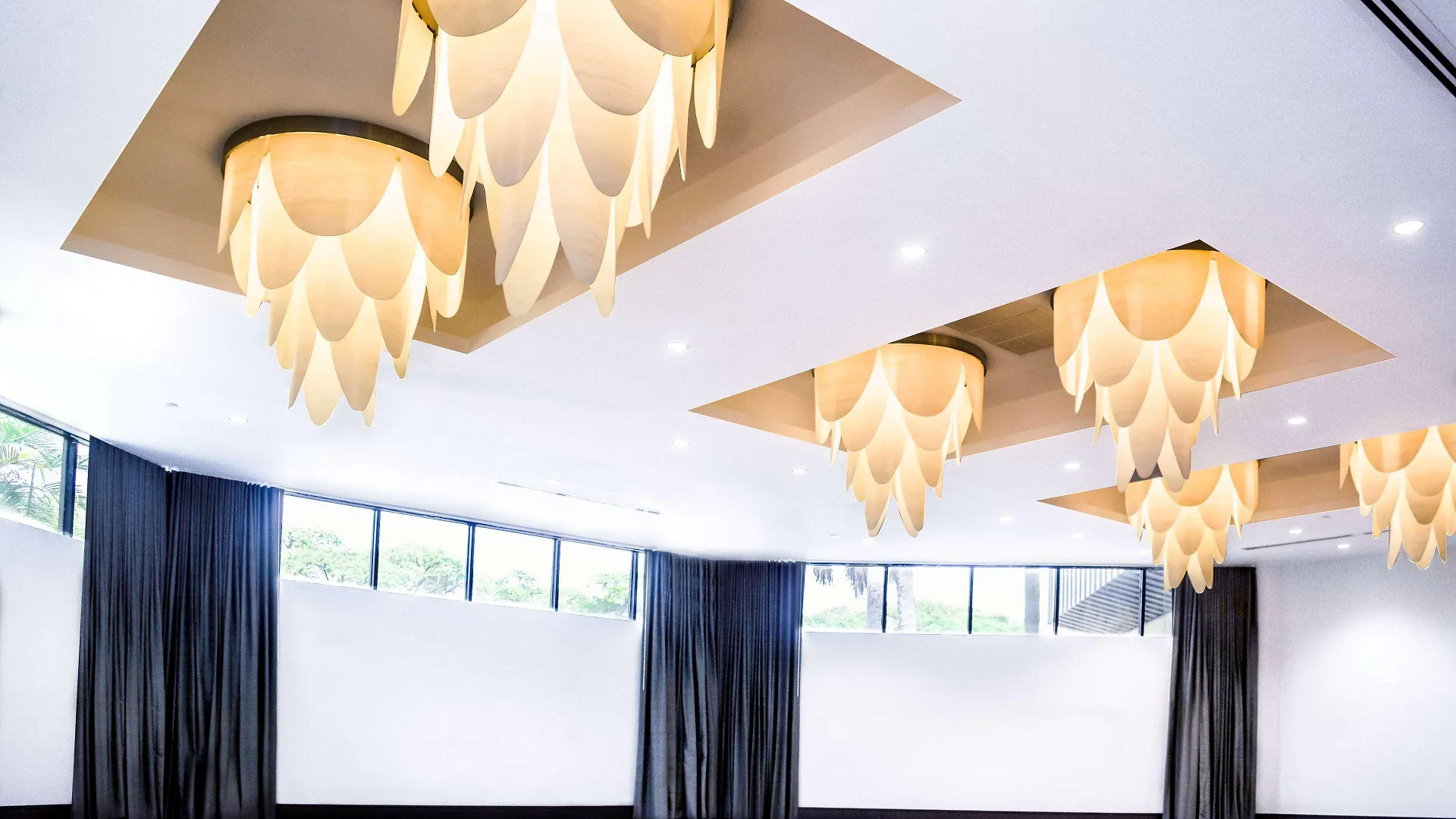 Doubletree By Hilton Airport & Convention Center Hotel 4*