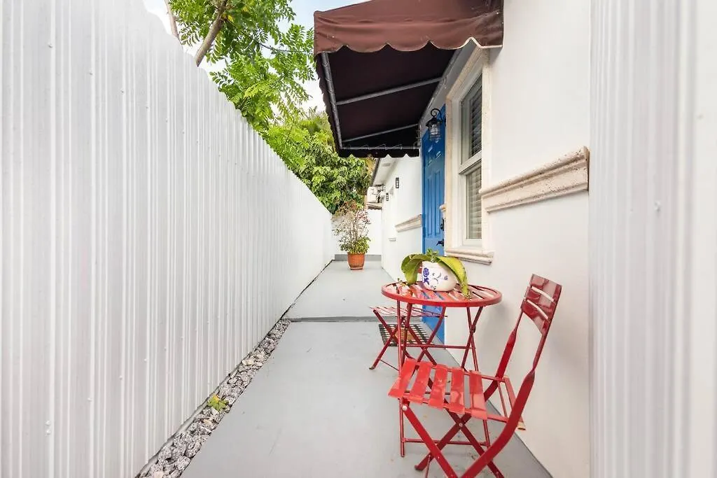 דירה Sleeps 3, Cozy, Boho Style, In The Heart Of -free Parking