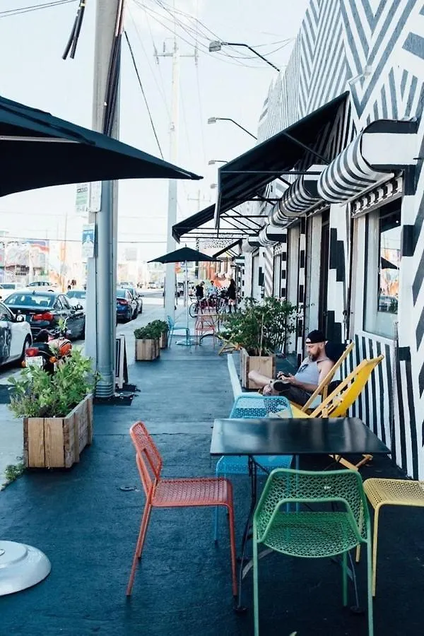 2 Bedroom Trampoline Street Art Bbq Apartman