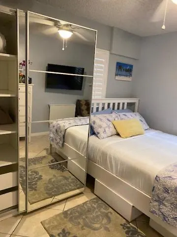 Modern 2/1 Near Midtown And Beaches 公寓 迈阿密