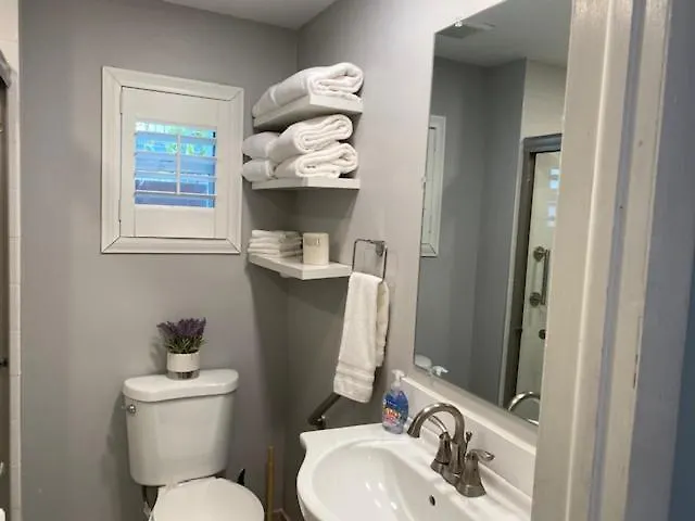 Modern 2/1 Near Midtown And Beaches *