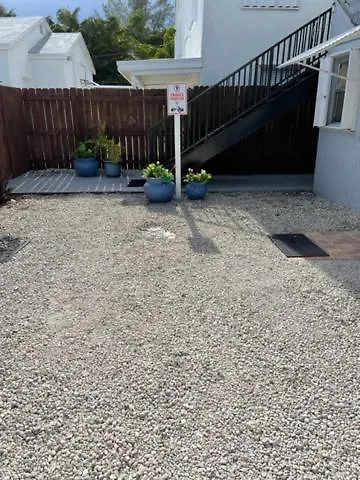 Modern 2/1 Near Midtown And Beaches
