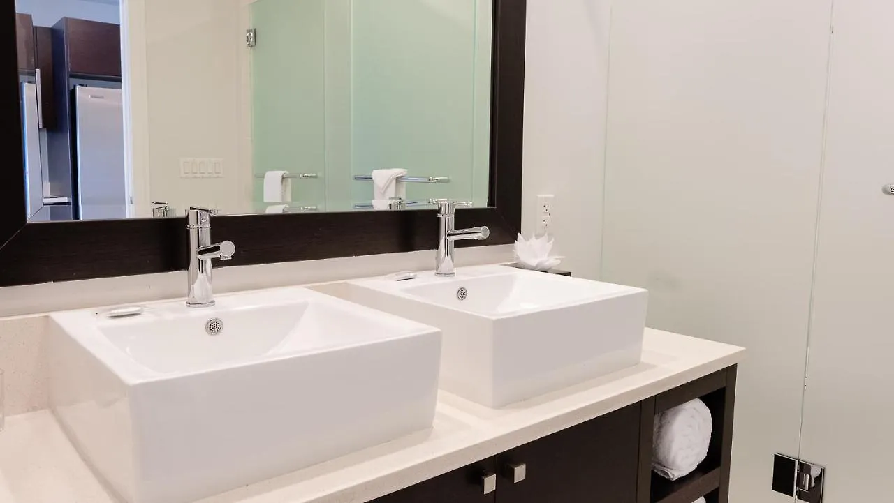 Modern Private Studio - King Bed, Jacuzzi, Balcony And Pool מיאמי