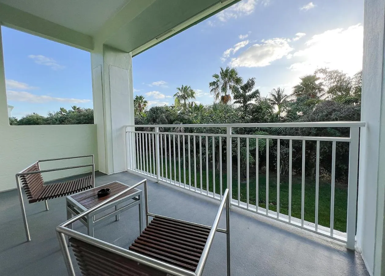 Modern Private Studio - King Bed, Jacuzzi, Balcony And Pool מלון דירות *